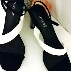 **Bundle 3 items for $10 or less get 3rd for free**Shoedazzle "Sivanna" Sandal